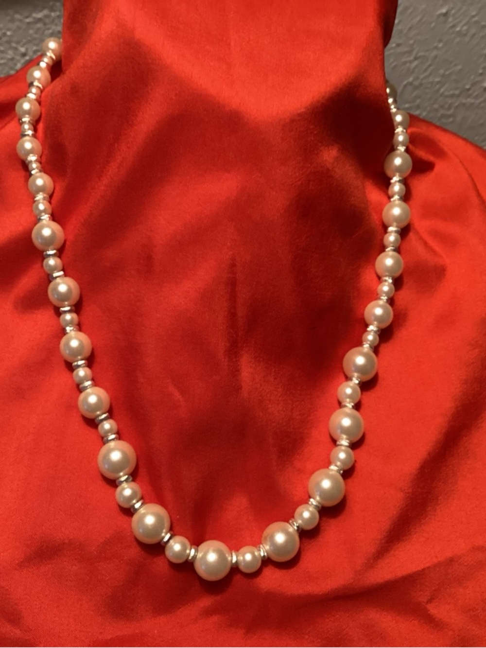 Classic Pearl Bead Necklace - White Pearlescent Finish